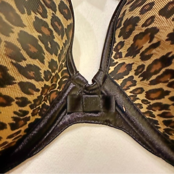 Bali Plunging Underwire Bra, Size 40D Brown, Leopard Print, Smooth Foam Cups NWT - Picture 2 of 10